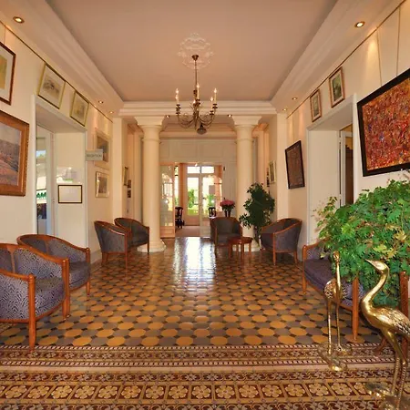 Brit Confort Bagnoles Normandie Szálloda 3*