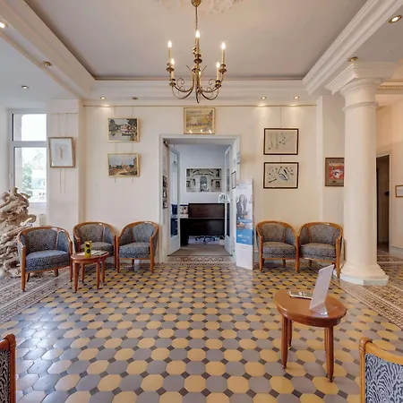 Brit Confort Bagnoles Normandie Szálloda 3*