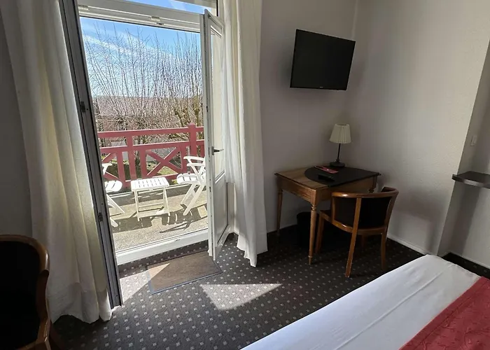 Brit Confort Bagnoles Normandie Отель 3*