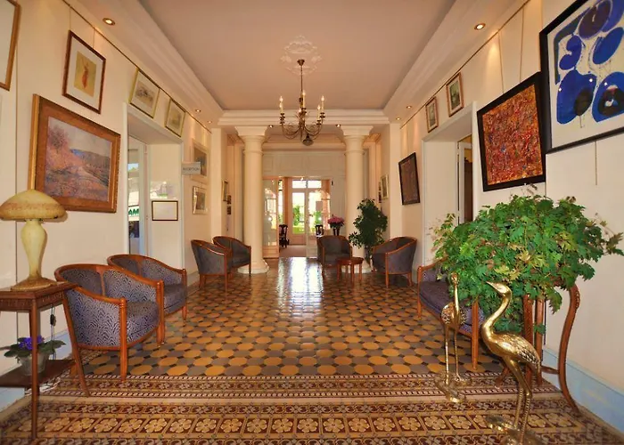 Brit Confort Bagnoles Normandie Hotel 3*