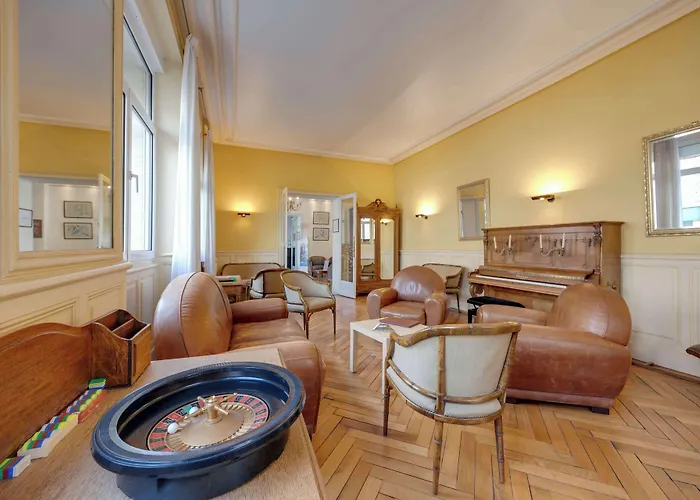 Brit Confort Bagnoles Normandie Отель 3*